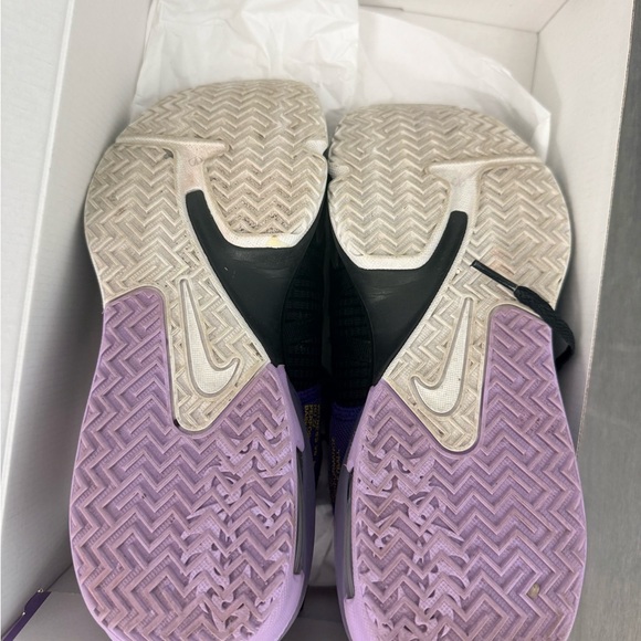 Nike LeBron Witness VII Black and Yellow Lakers Basketball Shoes - Picture 3 of 5